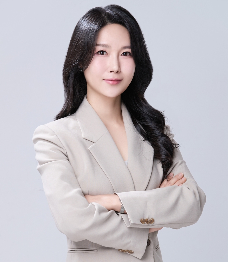 윤사라